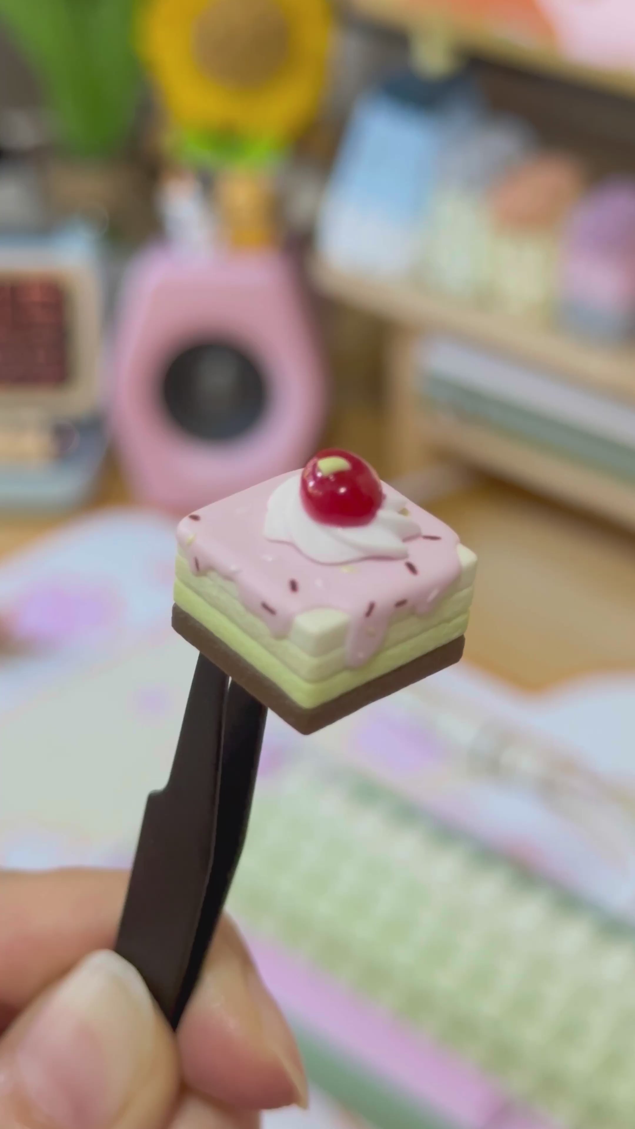 Lolicaps x Café Cake Resin Artisan Keycap