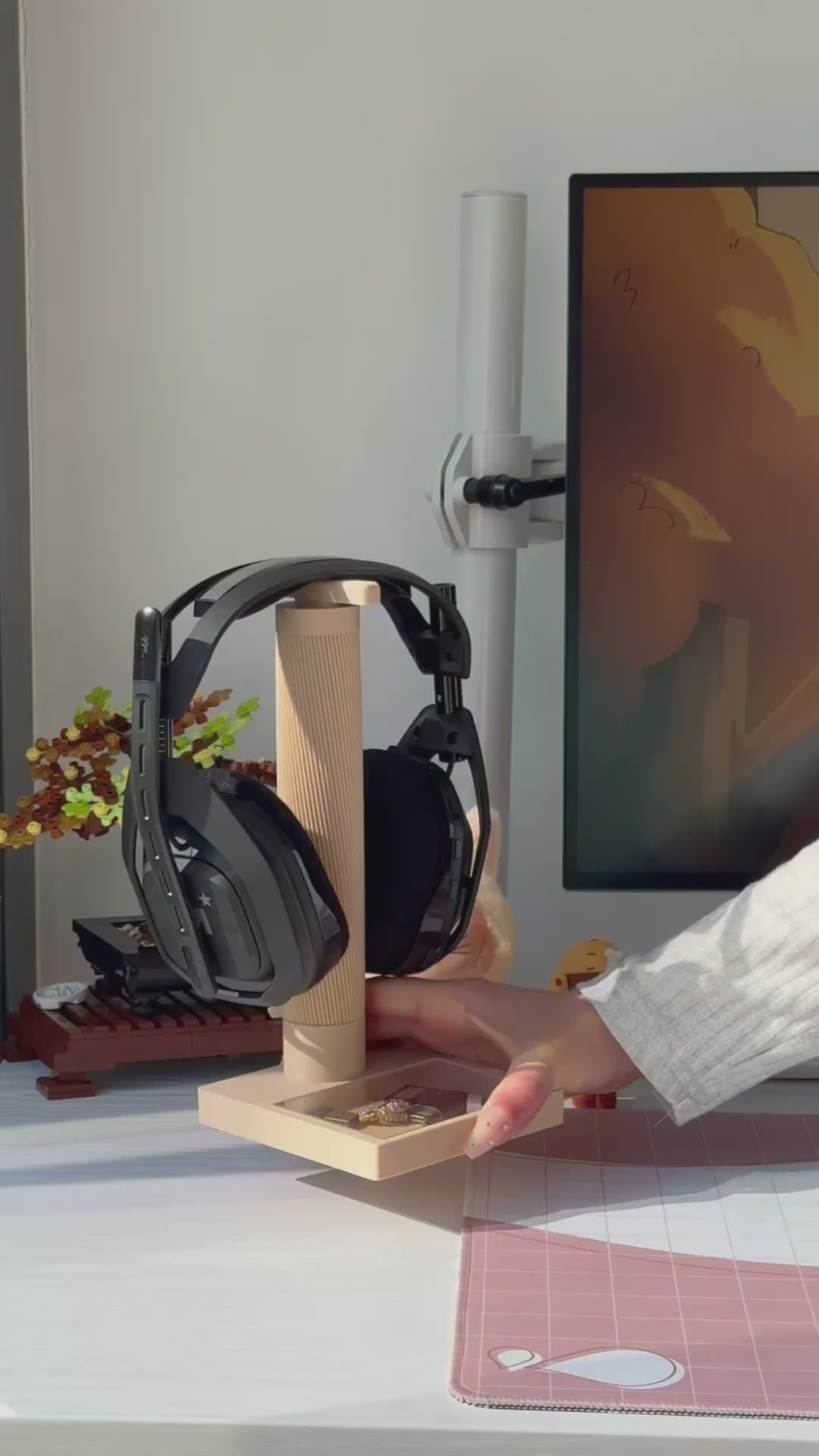 Cradle Headphone Stand - In Stock