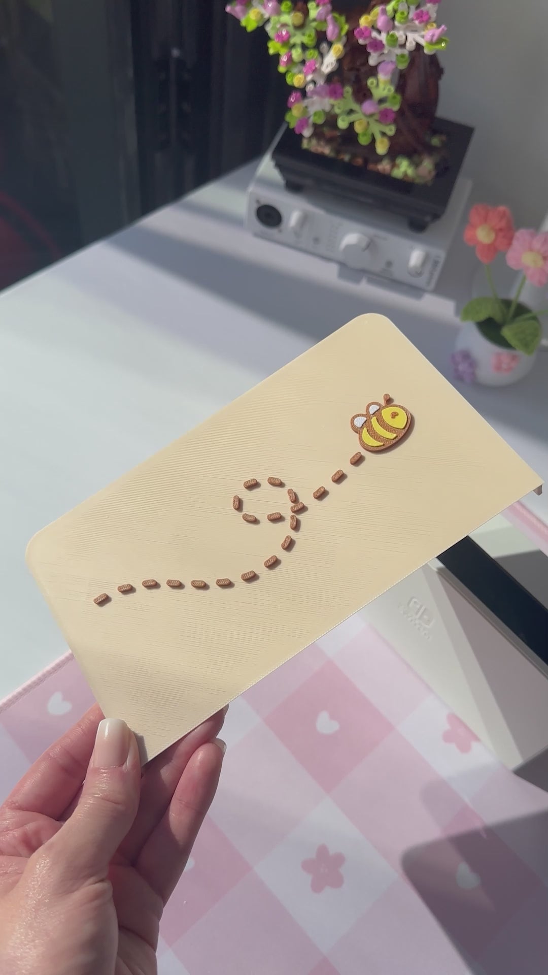 Bee Dock Cover for Nintendo Switch – Original Faceplate Design